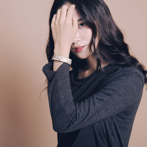 斜角袖口素面上衣