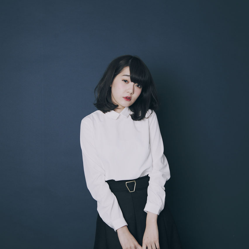 小領子蜜桃絨上衣-黑