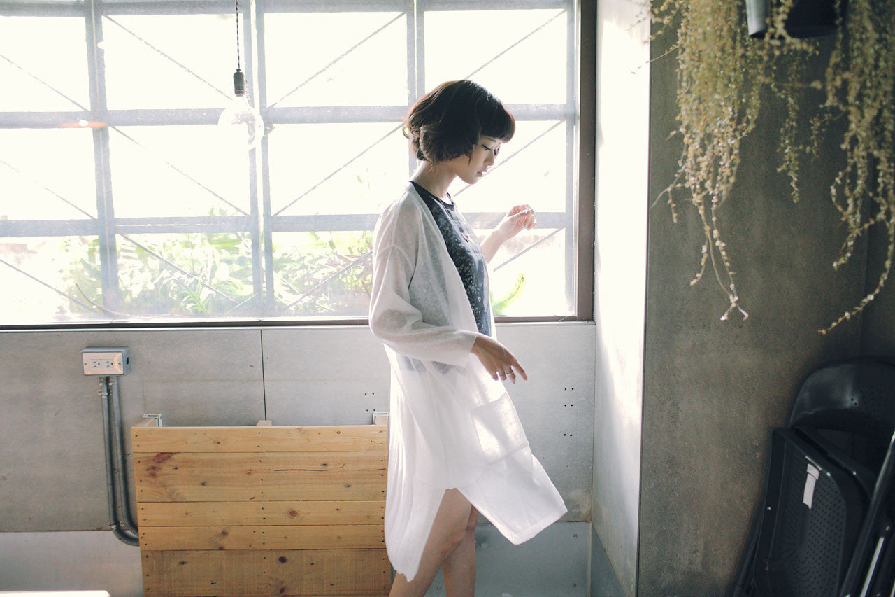 白色薄透寬鬆七分袖針織外套