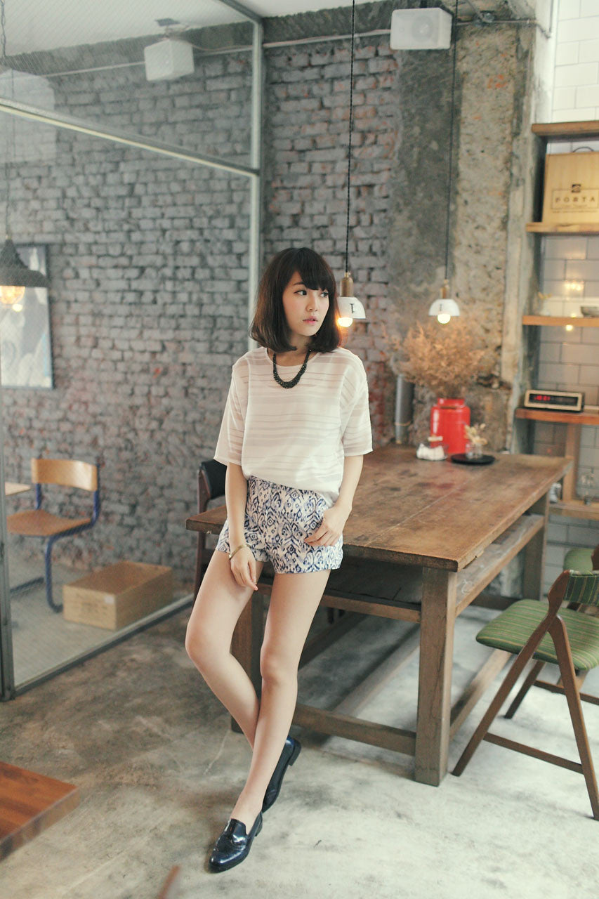 微透膚橫紋圓領上衣