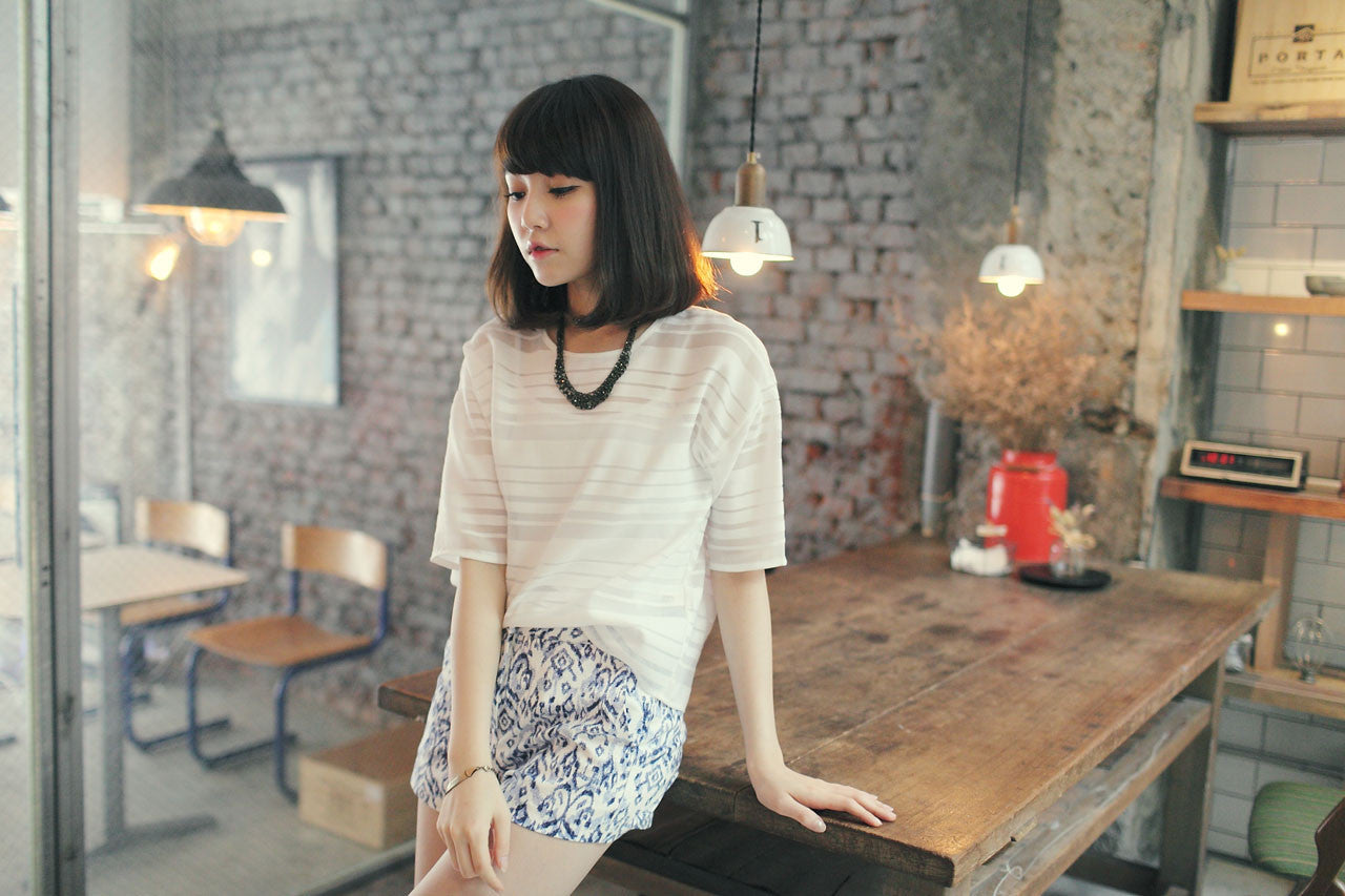 微透膚橫紋圓領上衣