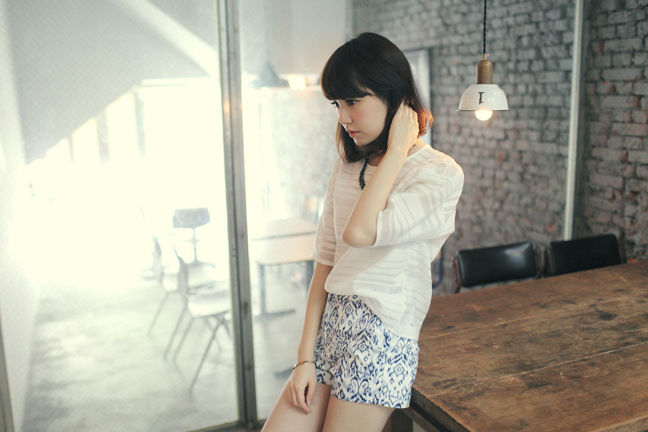 微透膚橫紋圓領上衣