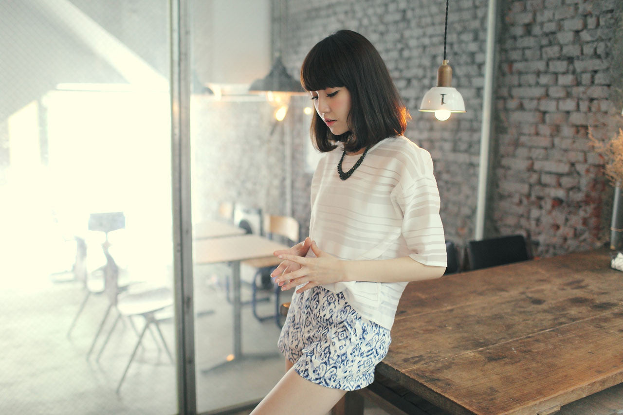 微透膚橫紋圓領上衣