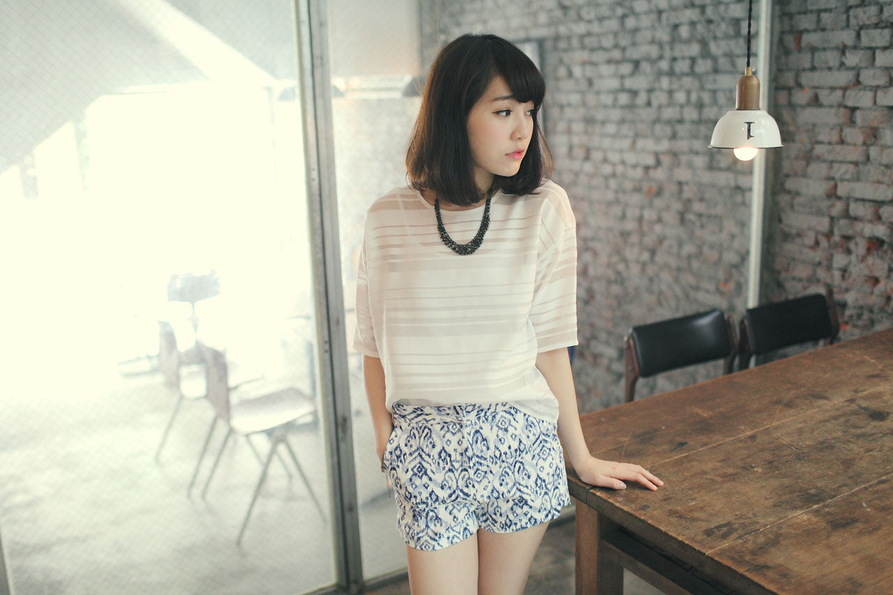 微透膚橫紋圓領上衣