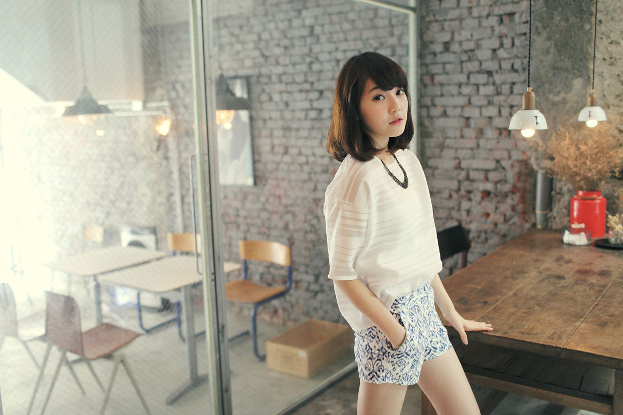 微透膚橫紋圓領上衣