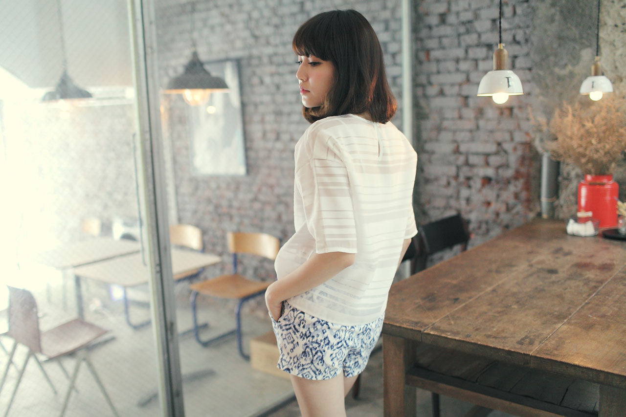 微透膚橫紋圓領上衣