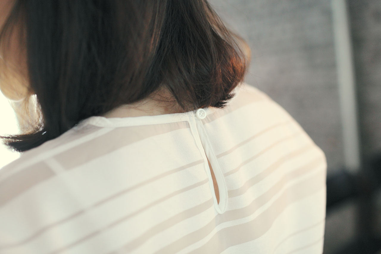 微透膚橫紋圓領上衣