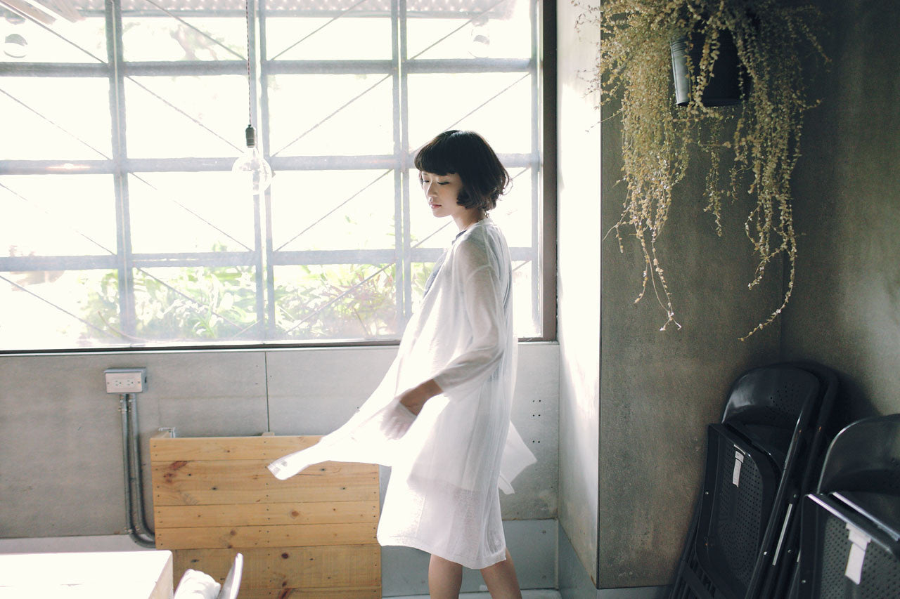 白色薄透寬鬆七分袖針織外套