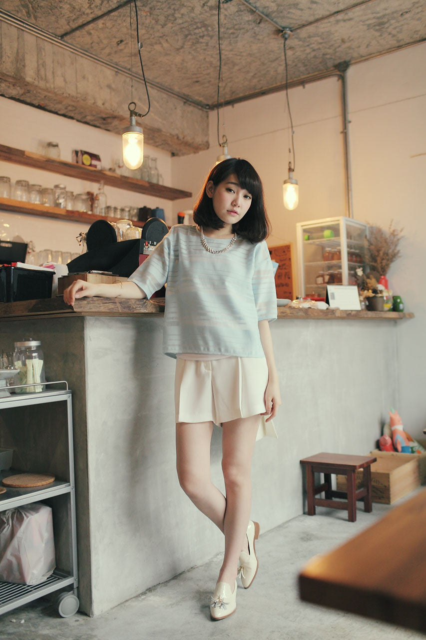 微透膚橫紋圓領上衣