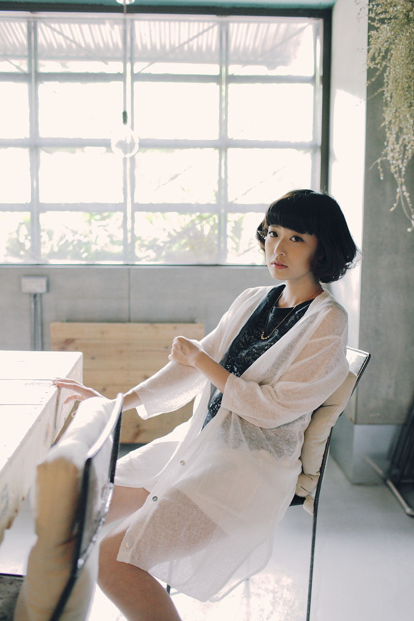 白色薄透寬鬆七分袖針織外套