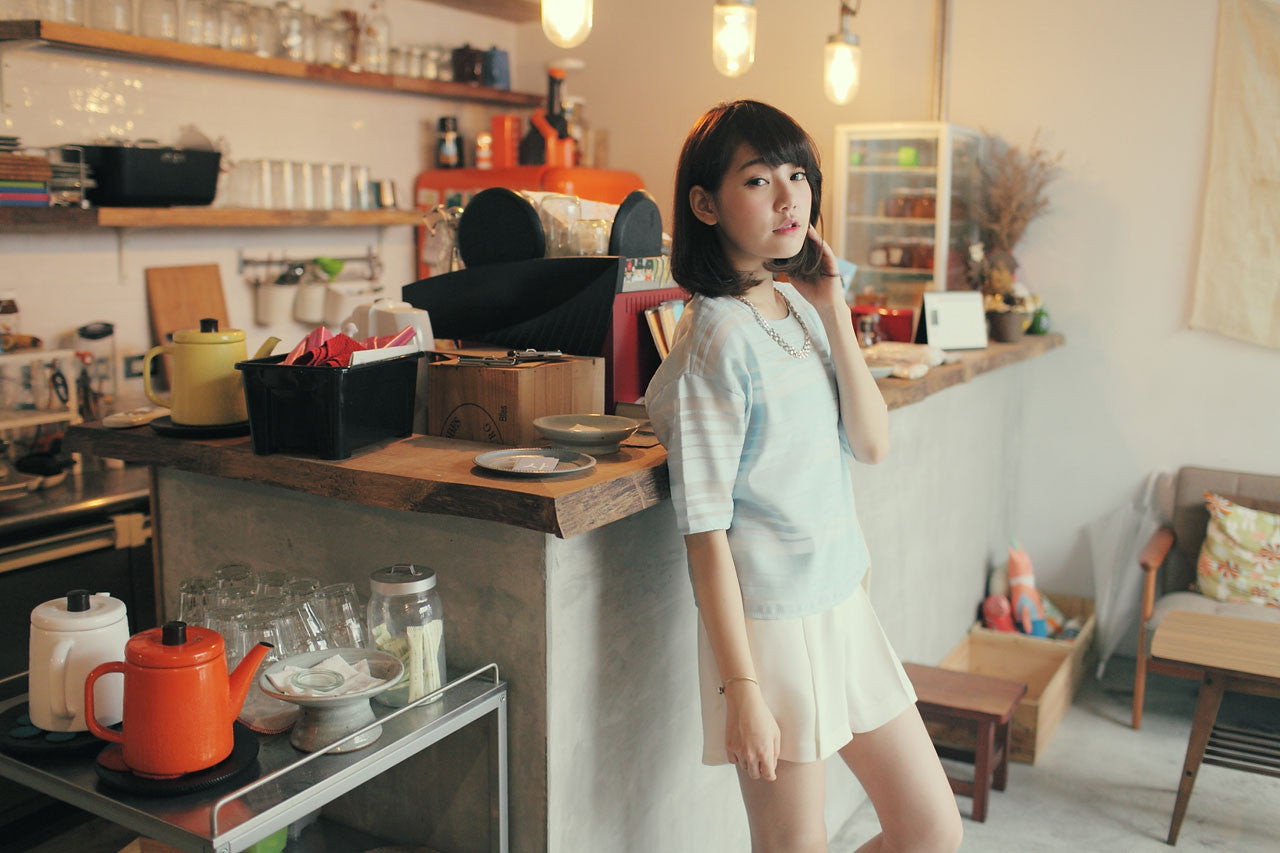 微透膚橫紋圓領上衣