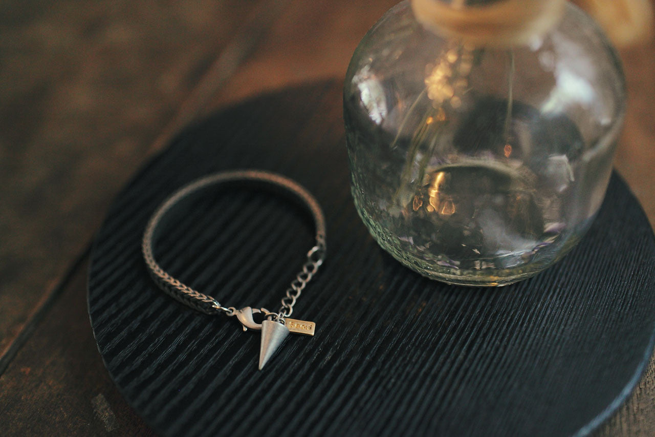 編織仿舊感金屬手鍊