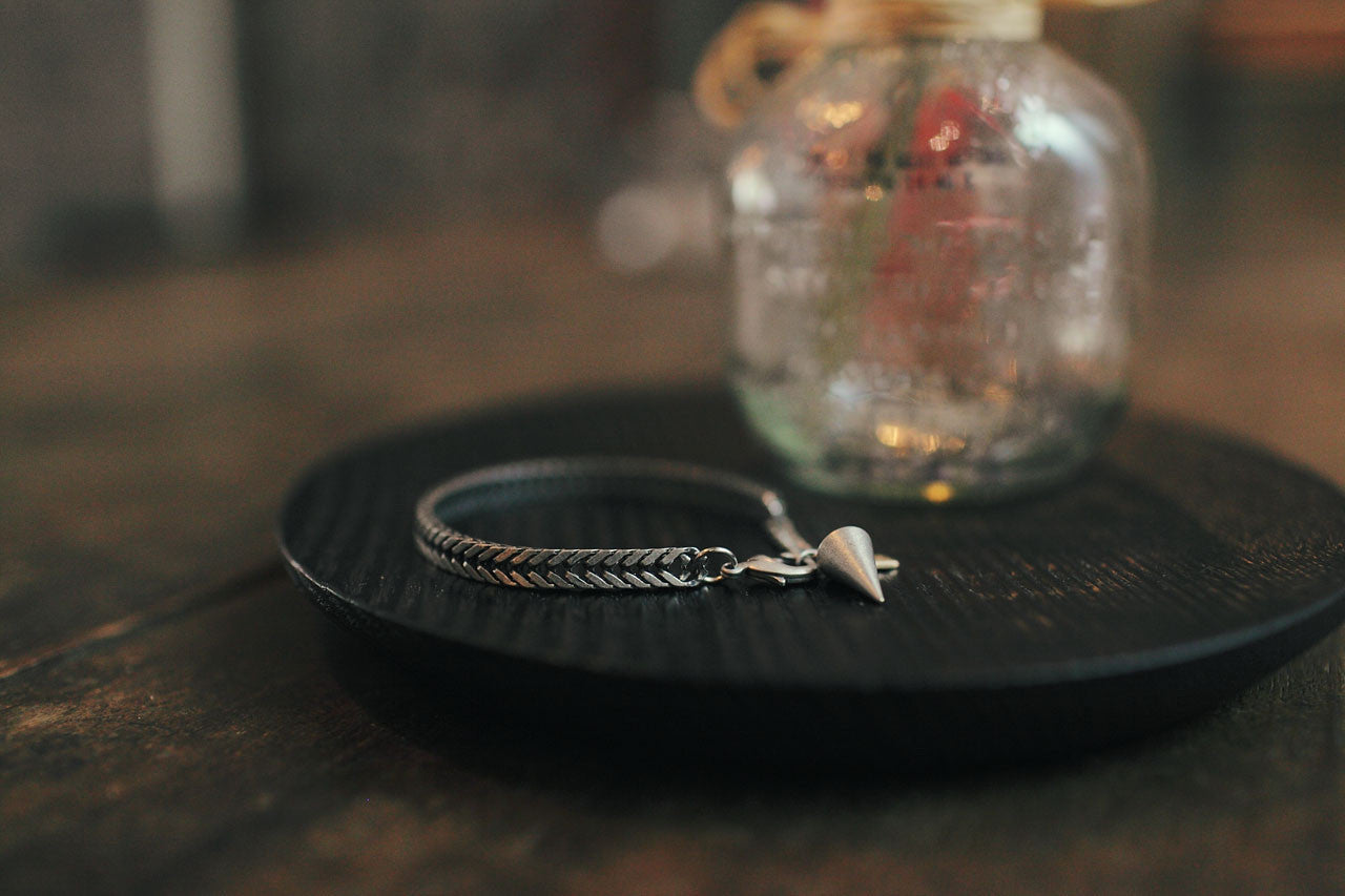 編織仿舊感金屬手鍊