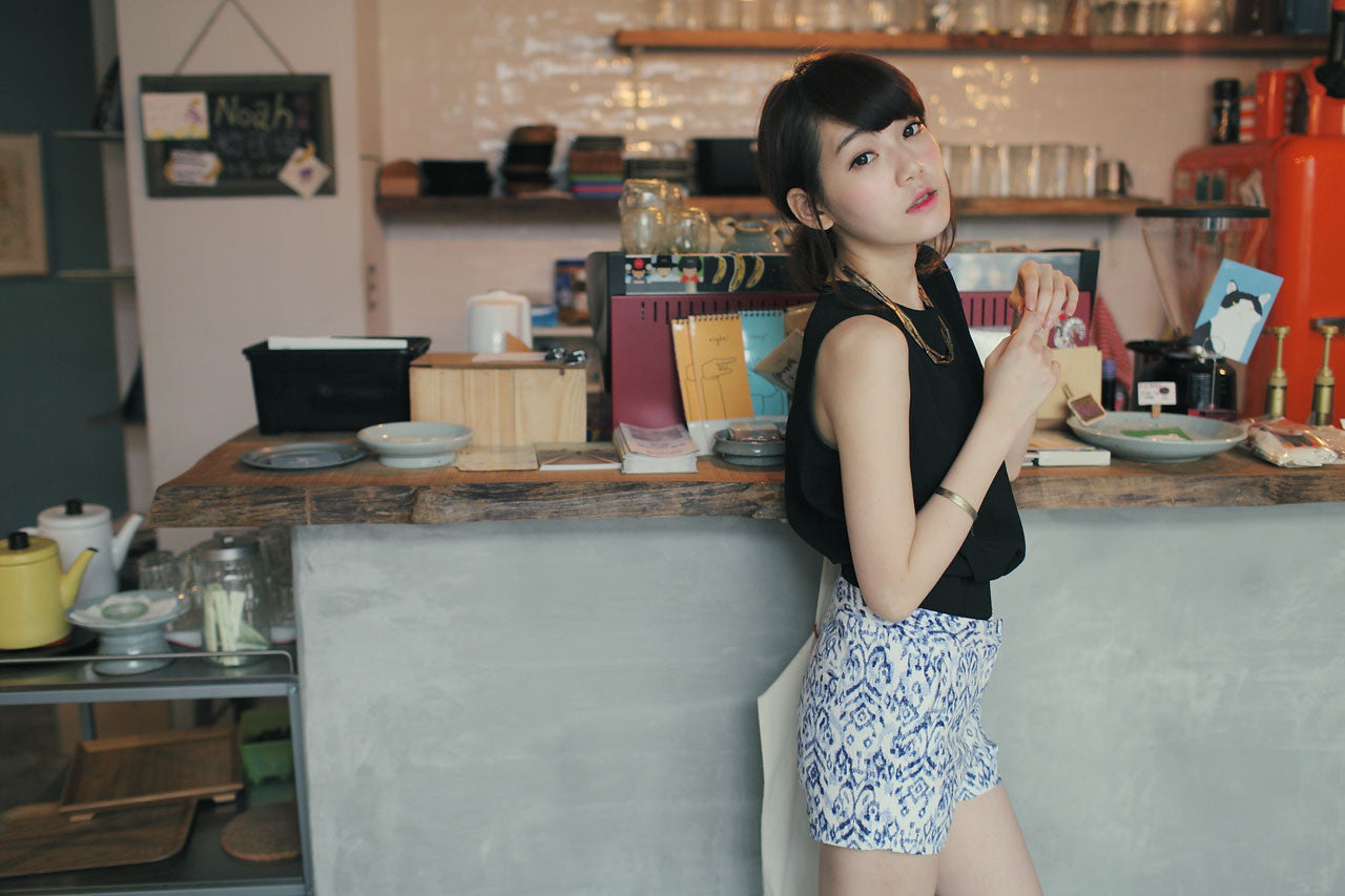 下擺打褶縮腰短背心