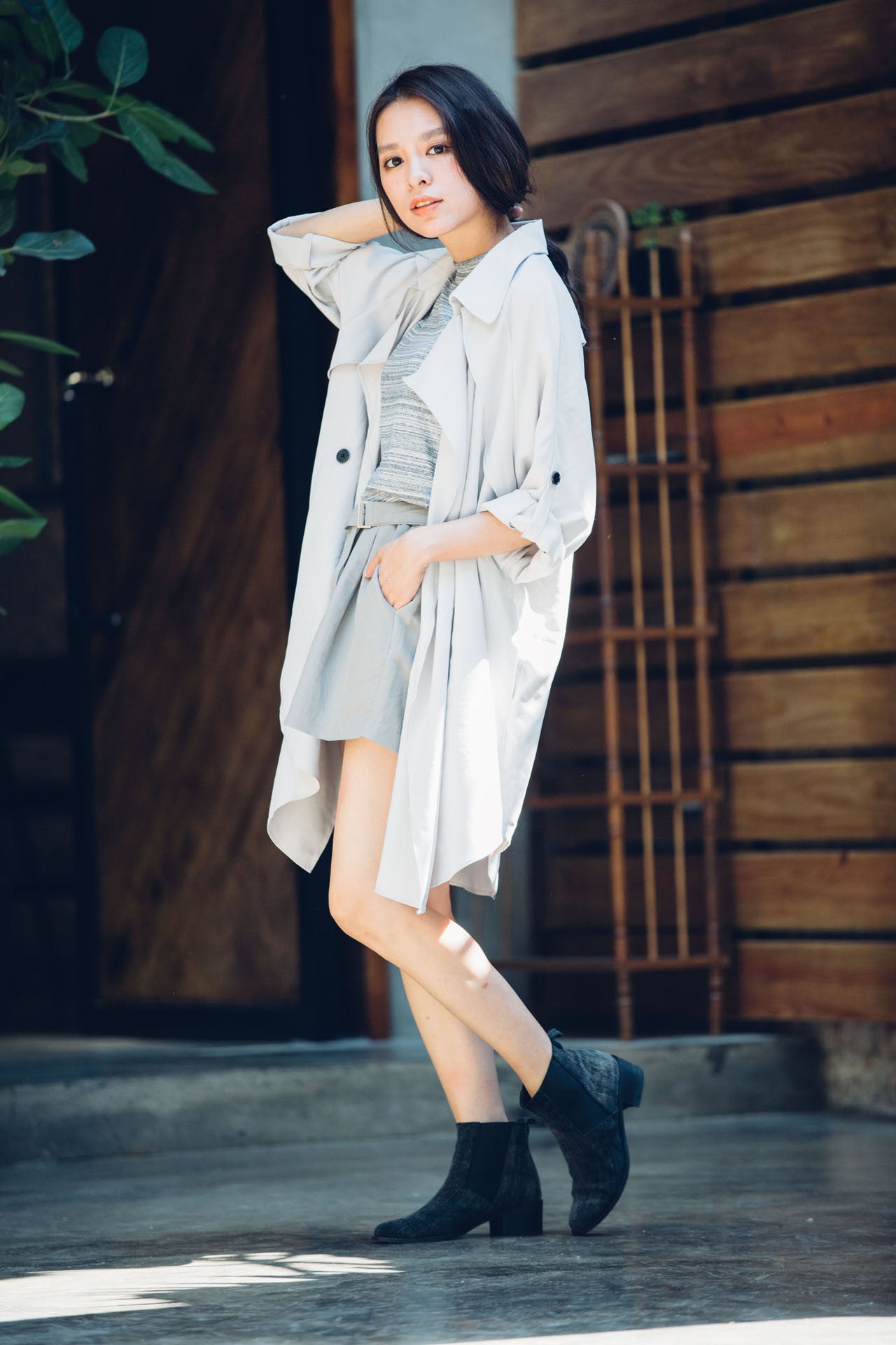 隨性翻領薄風衣(白)