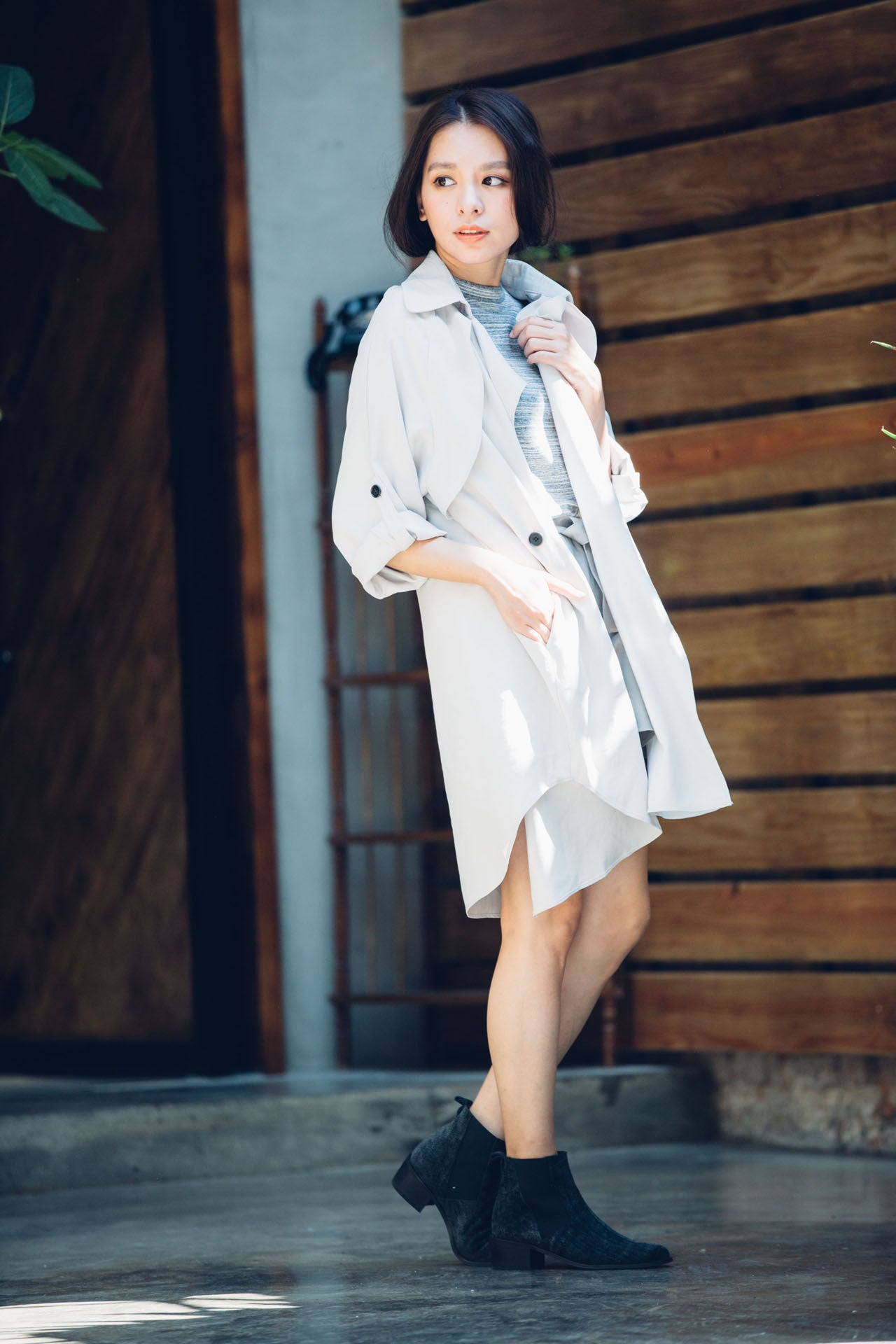 隨性翻領薄風衣(白)