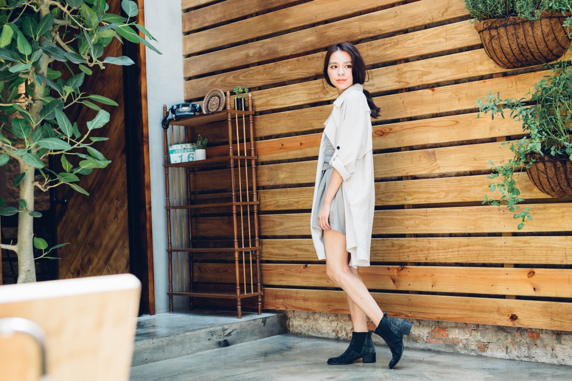 隨性翻領薄風衣(白)