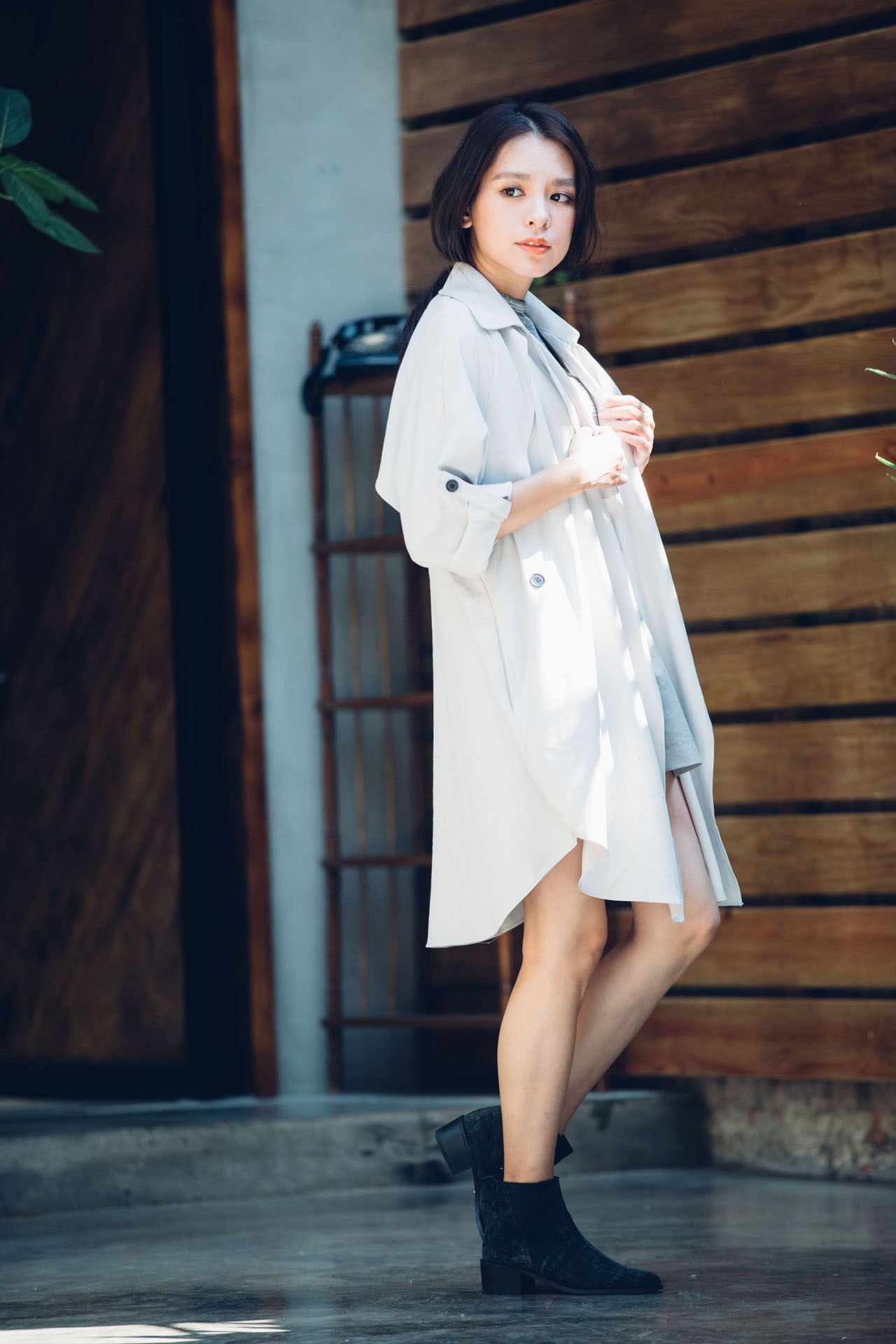 隨性翻領薄風衣(白)