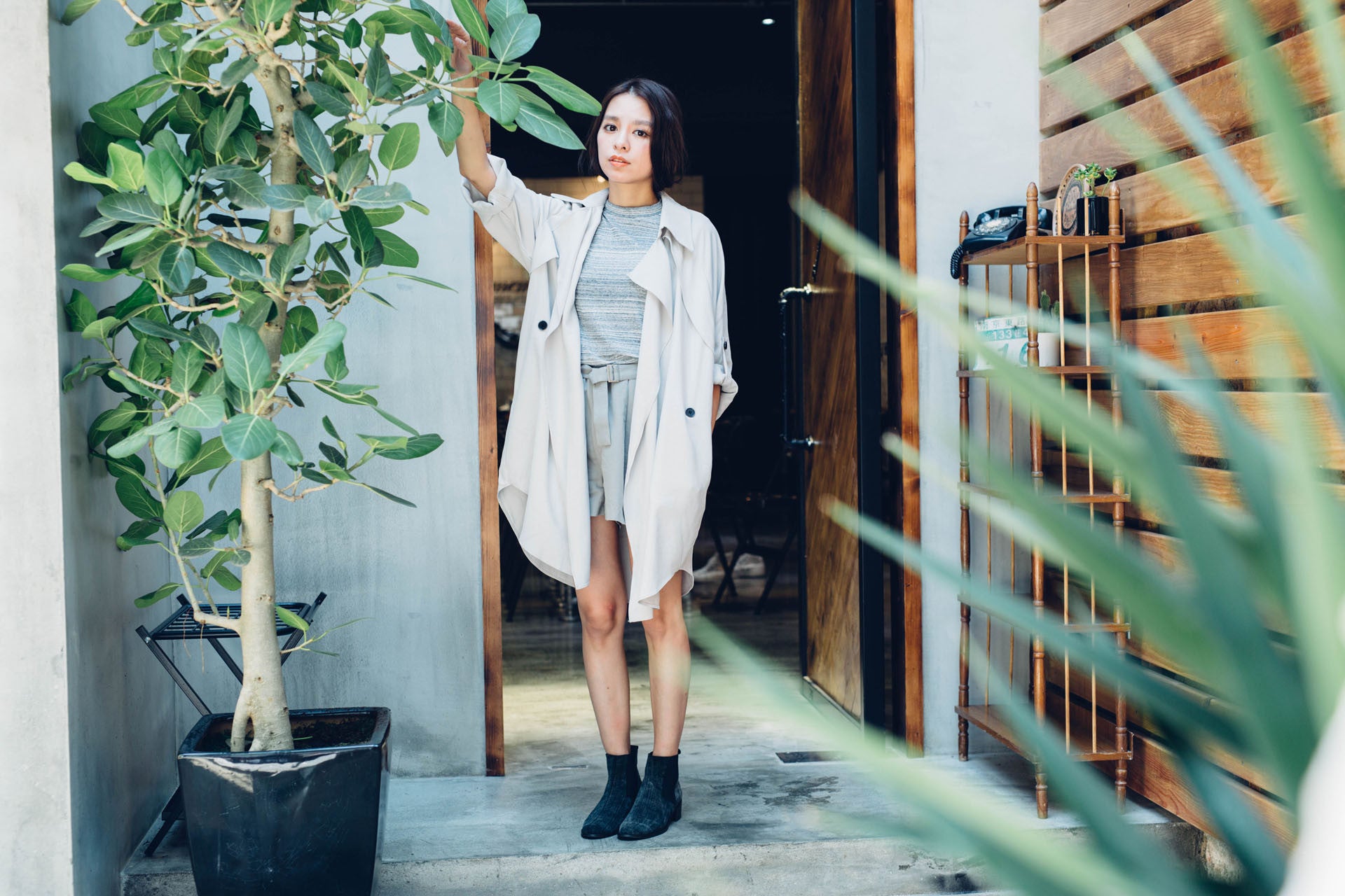 隨性翻領薄風衣(白)