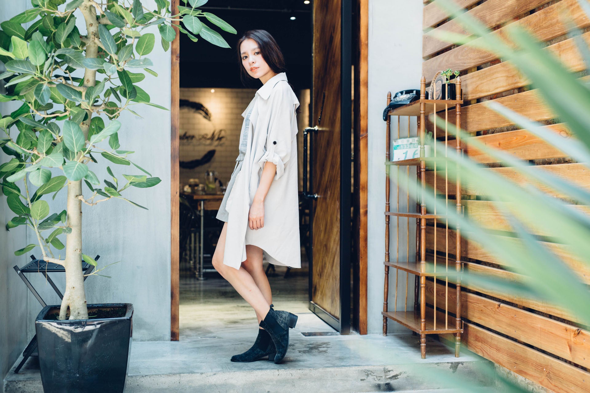 隨性翻領薄風衣(白)