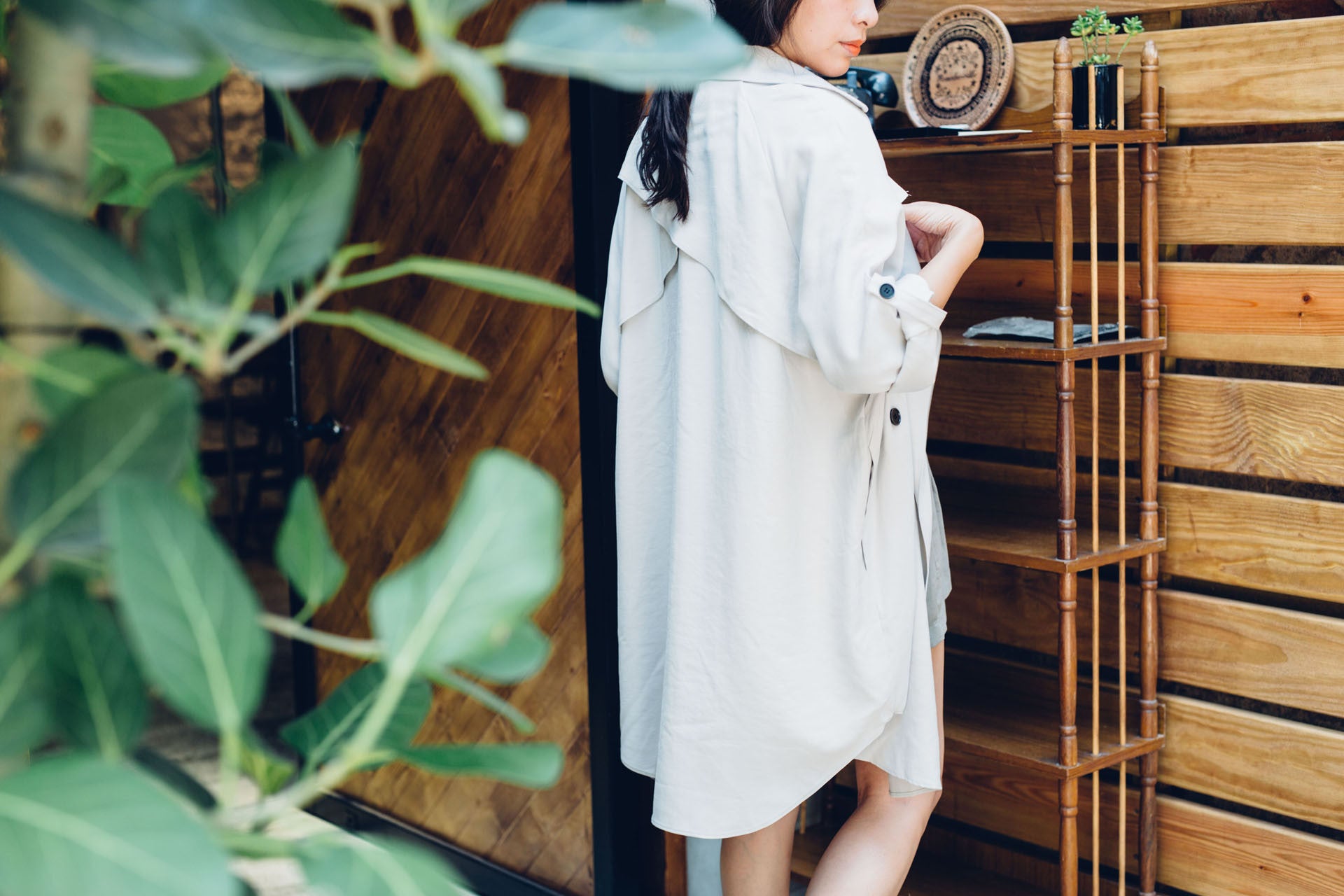 隨性翻領薄風衣(白)