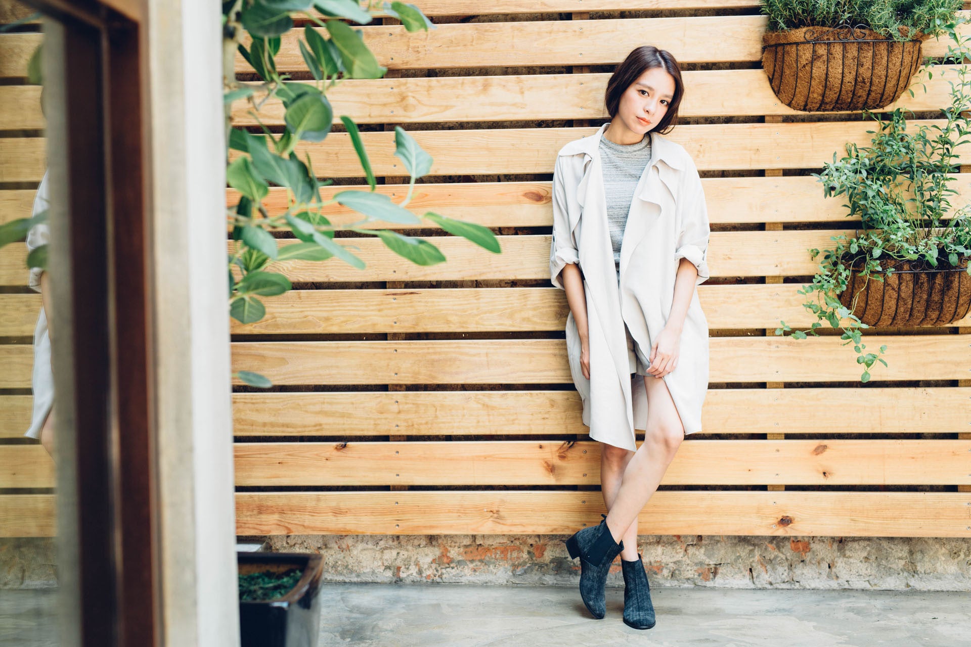 隨性翻領薄風衣(白)