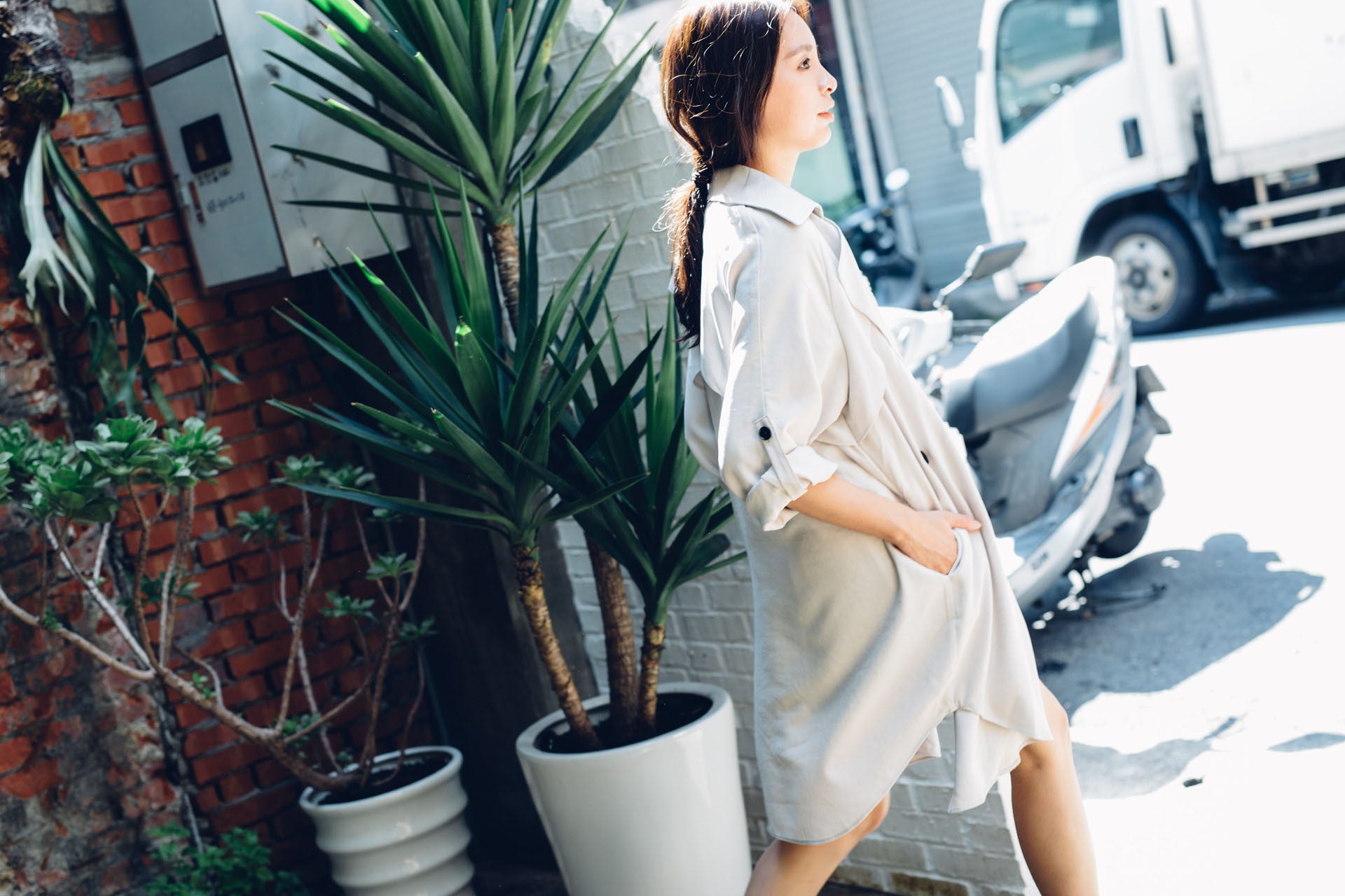 隨性翻領薄風衣(白)