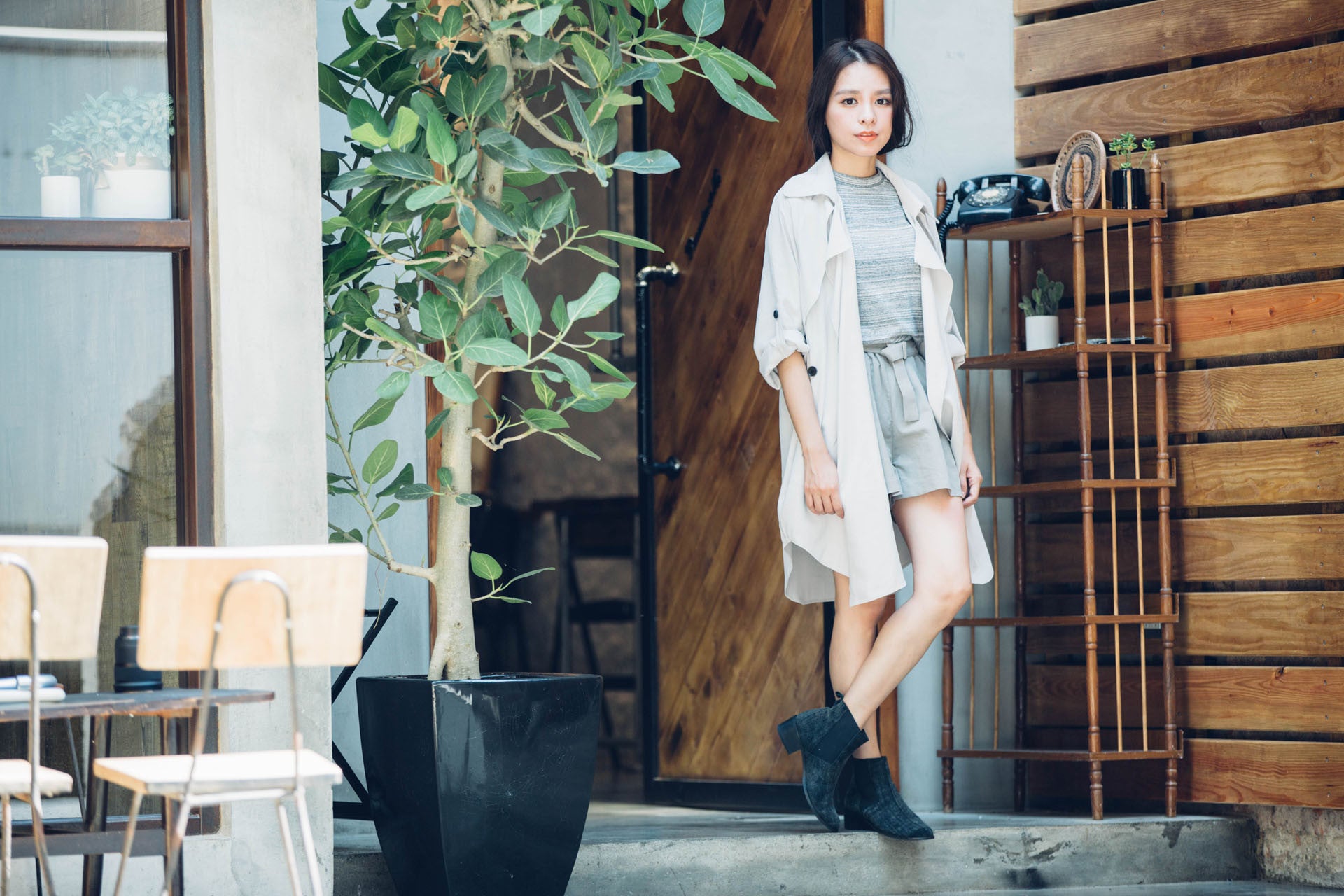 隨性翻領薄風衣(白)