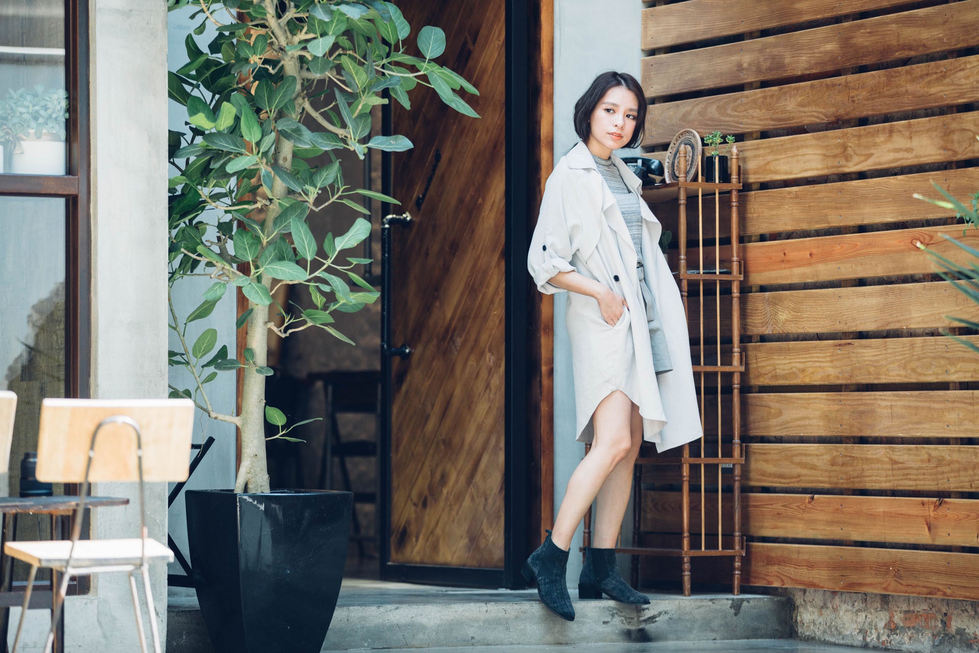 隨性翻領薄風衣(白)