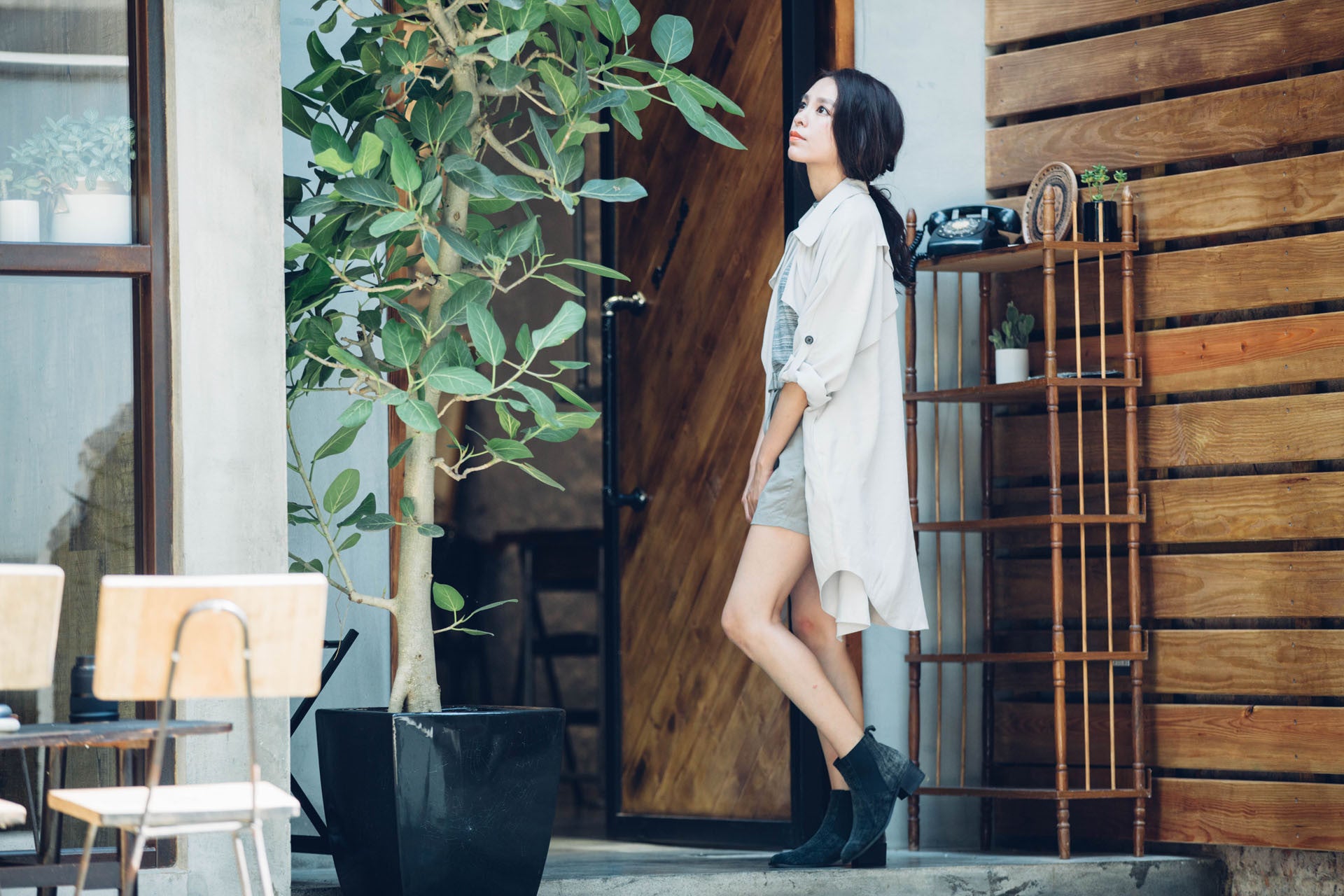 隨性翻領薄風衣(白)