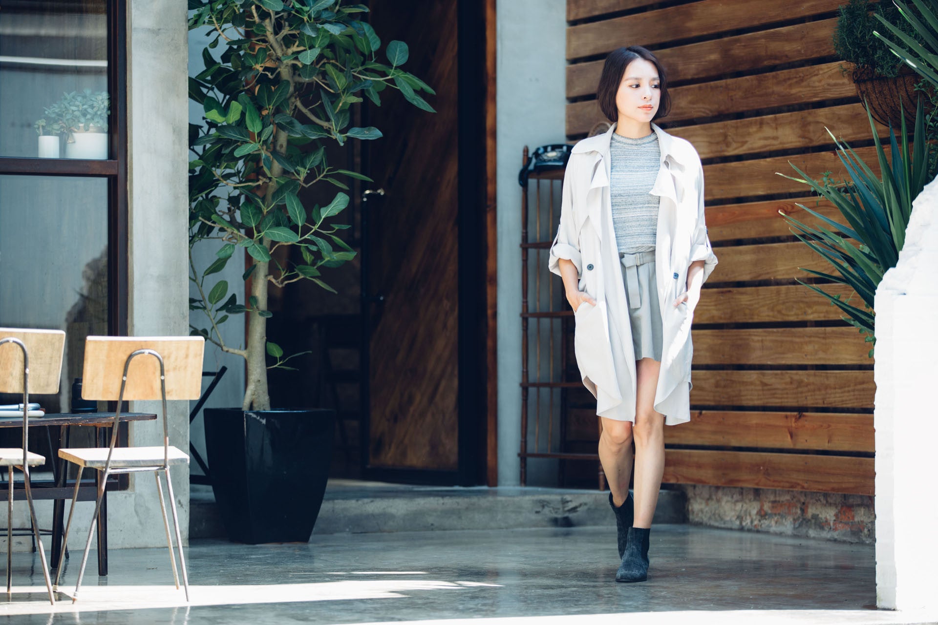 隨性翻領薄風衣(白)