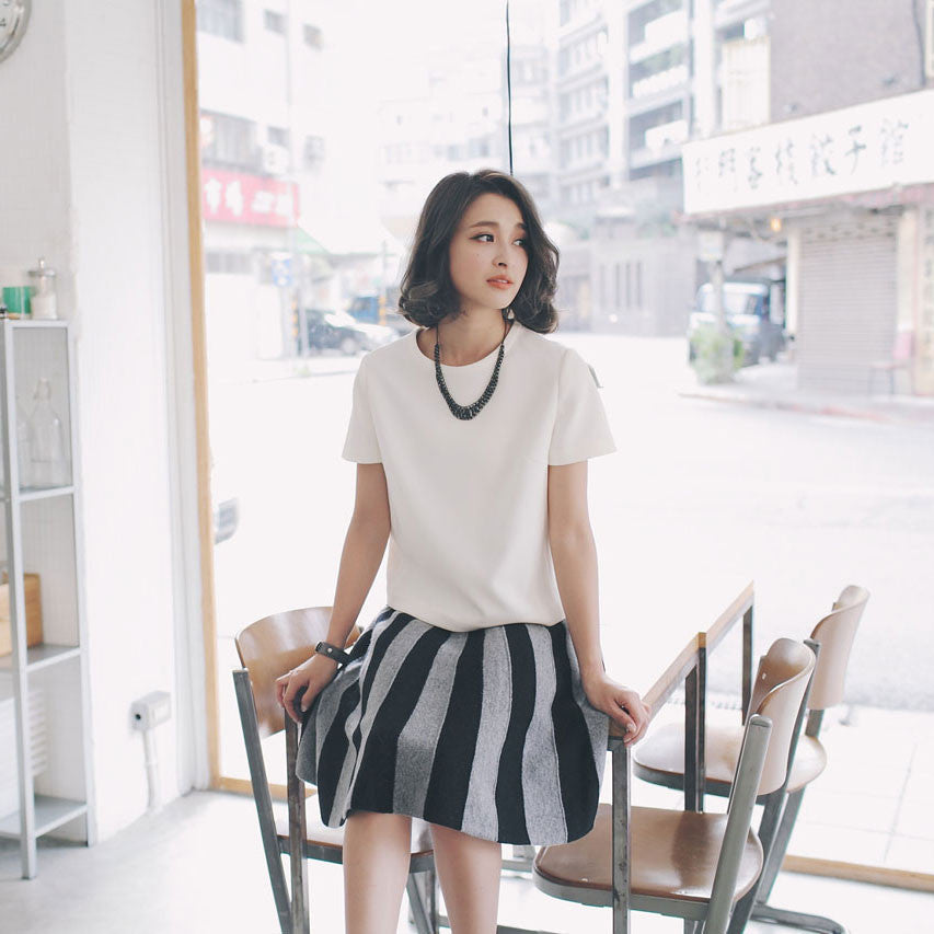 極簡挺版上衣
