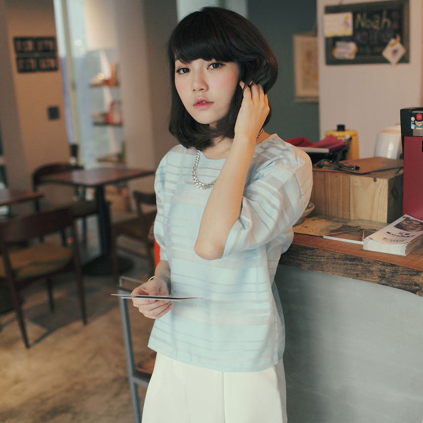 微透膚橫紋圓領上衣