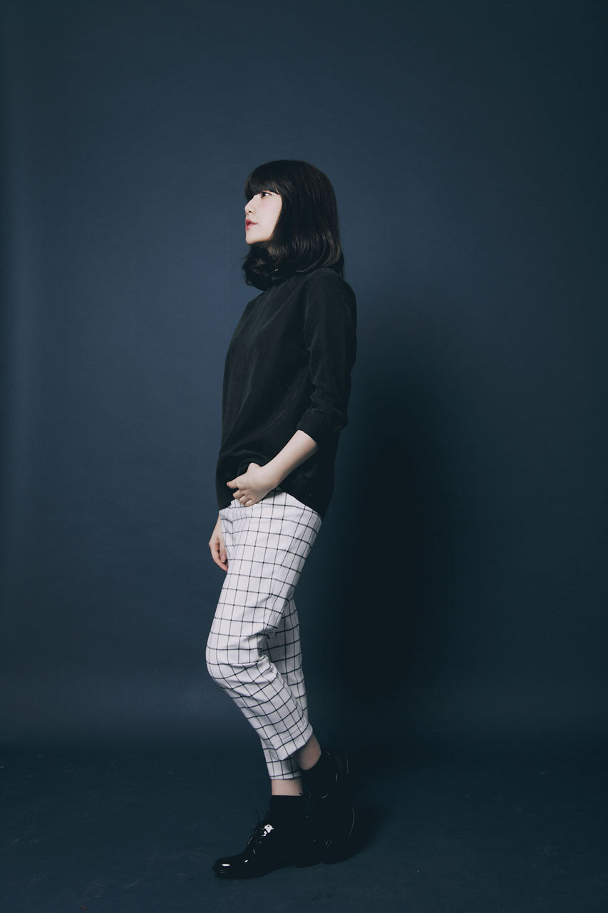 小領子蜜桃絨上衣-黑