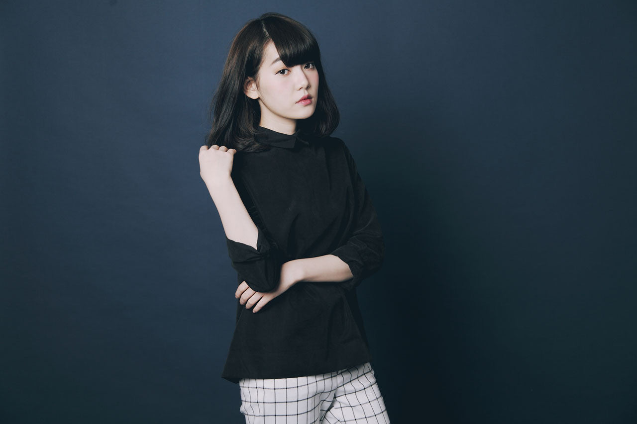 小領子蜜桃絨上衣-黑