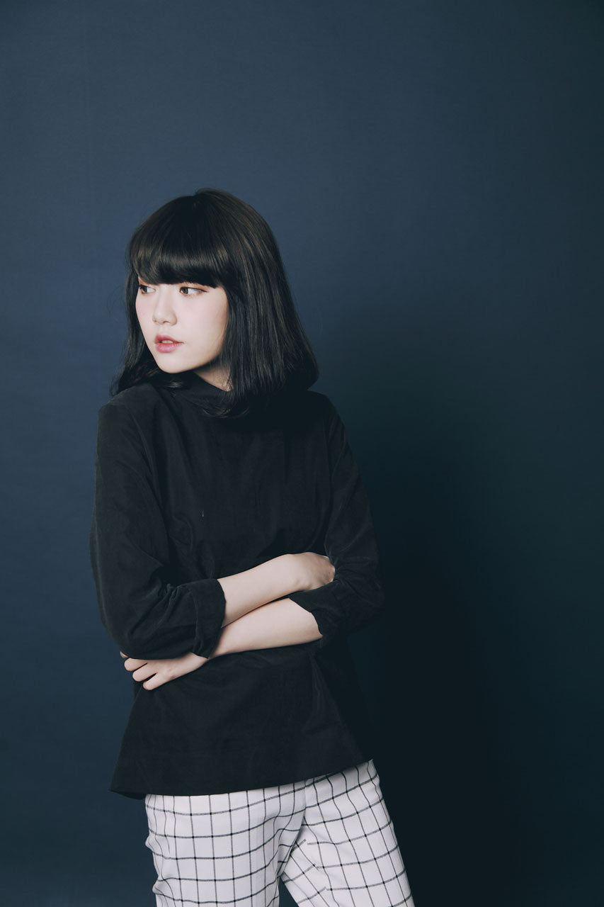 小領子蜜桃絨上衣-黑