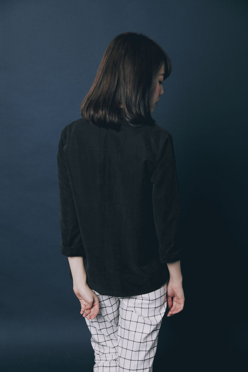 小領子蜜桃絨上衣-黑