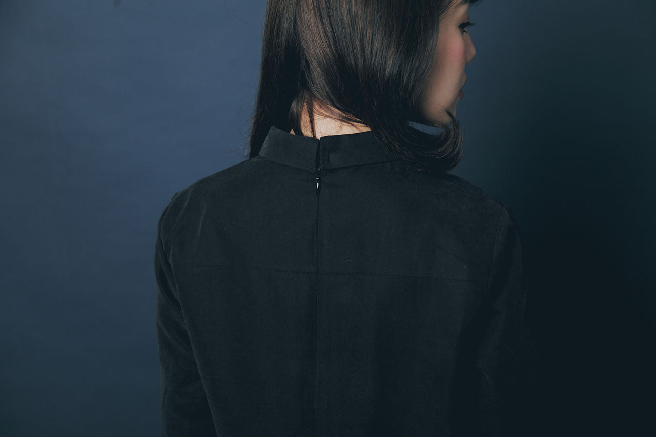 小領子蜜桃絨上衣-黑