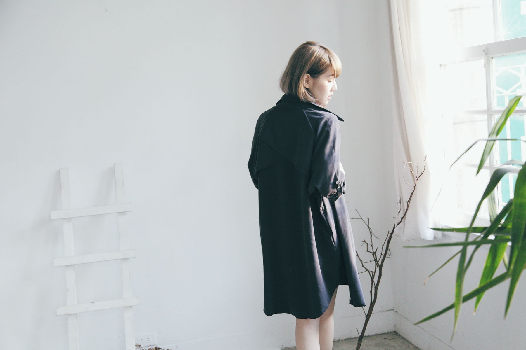 隨性翻領薄風衣(深藍)