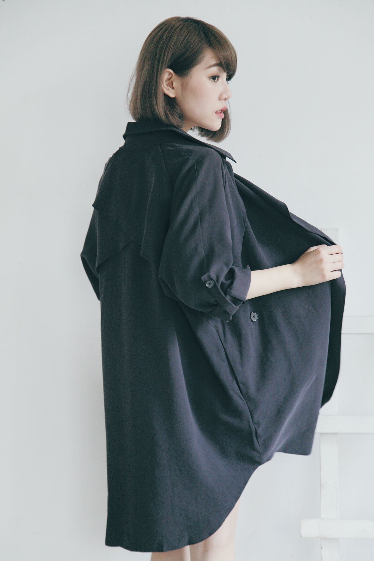 隨性翻領薄風衣(深藍)