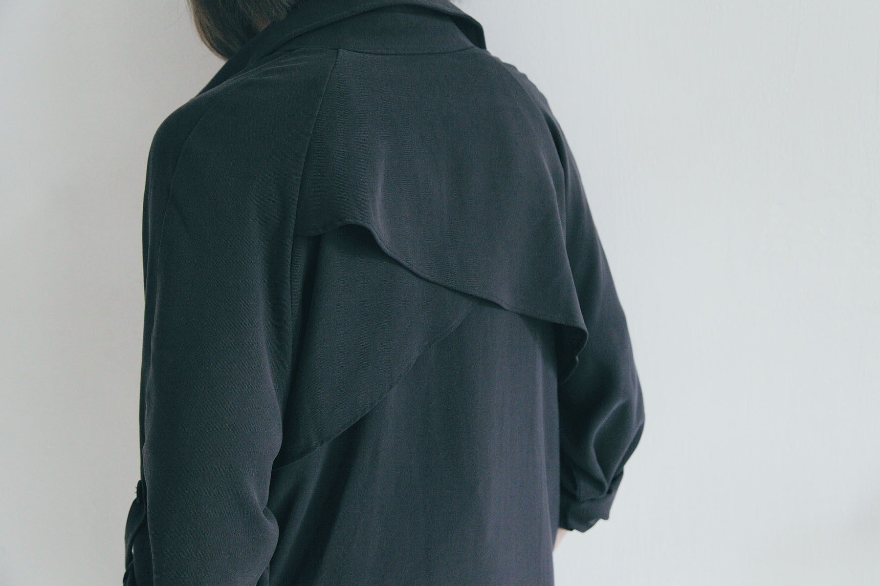 隨性翻領薄風衣(深藍)