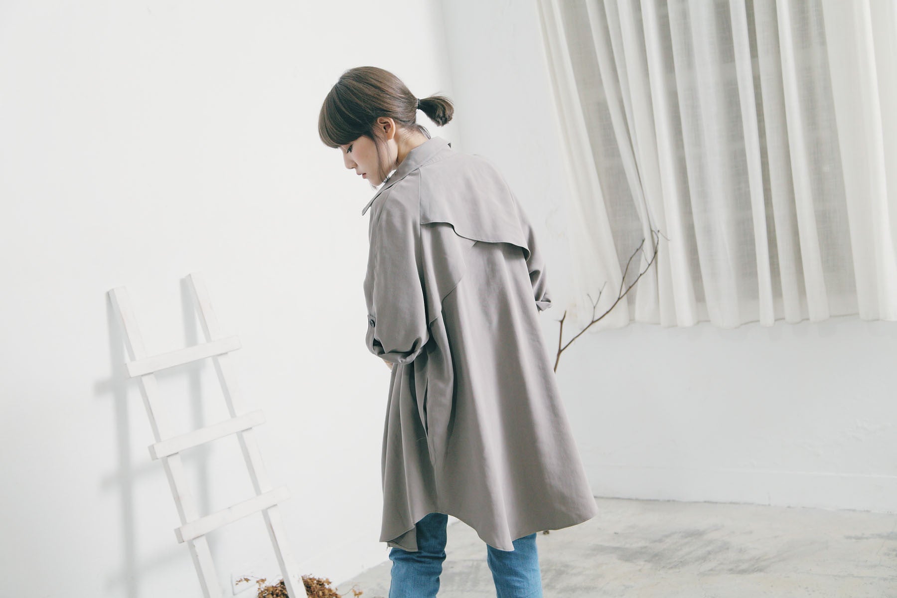 隨性翻領薄風衣(灰)