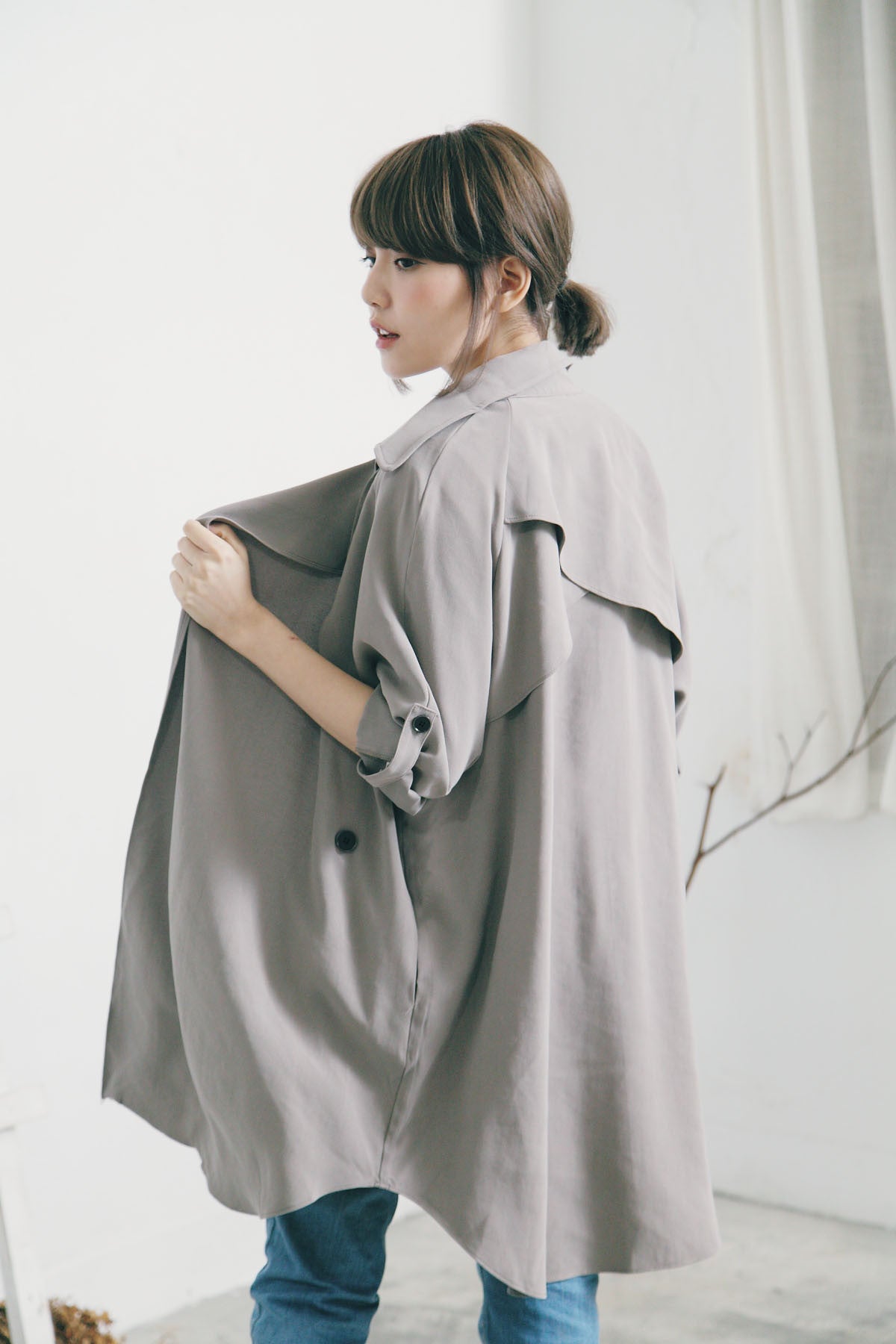 隨性翻領薄風衣(灰)