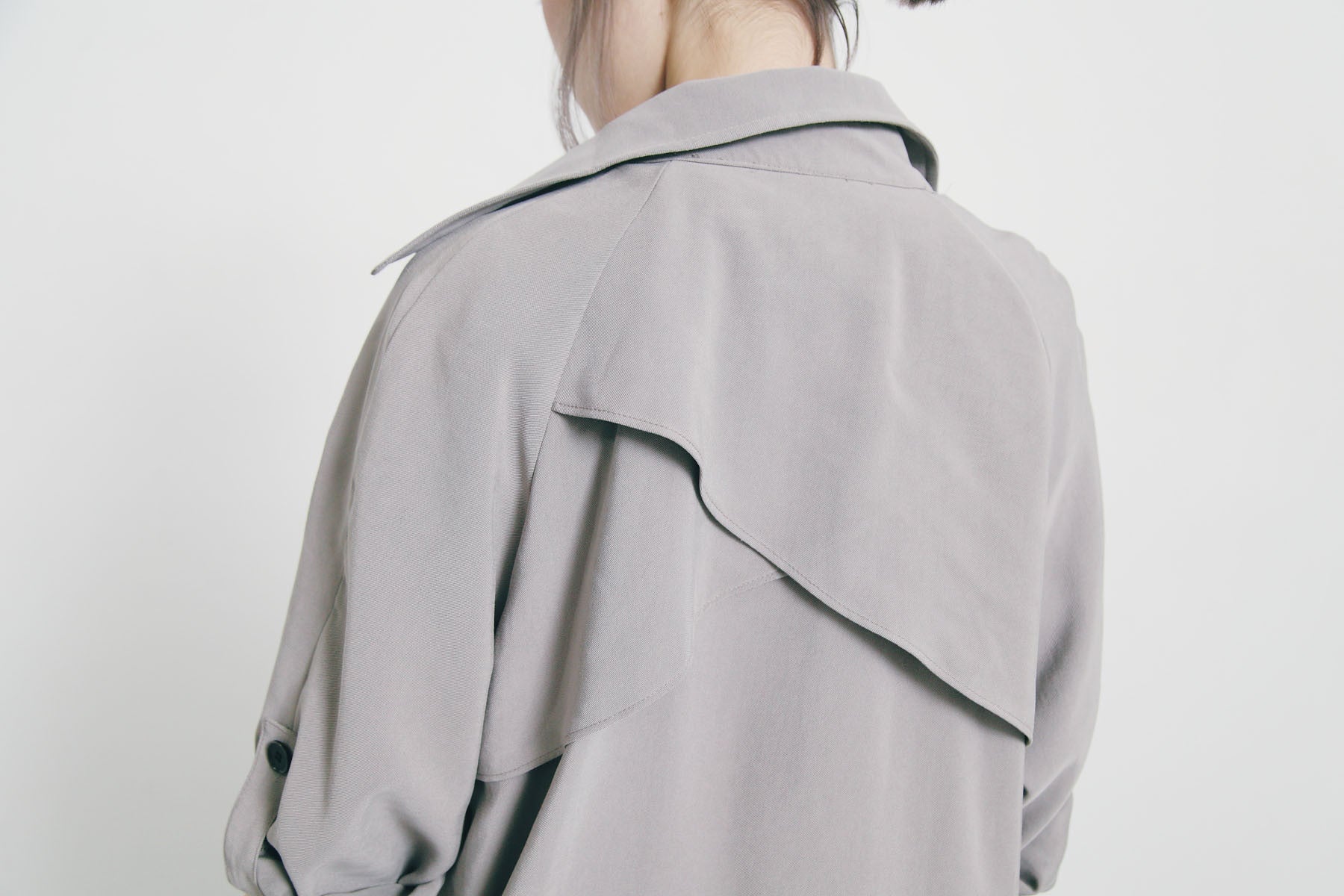 隨性翻領薄風衣(灰)