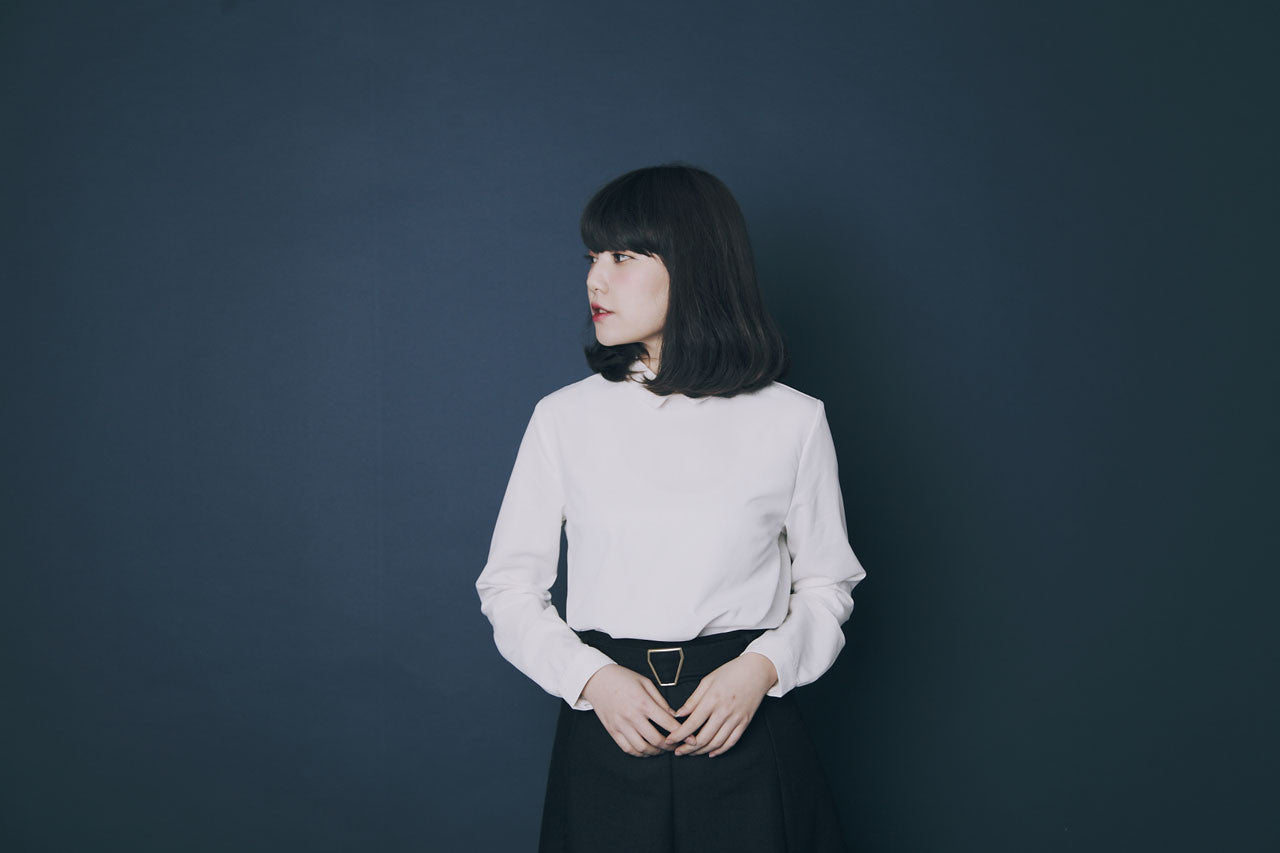 小領子蜜桃絨上衣-黑