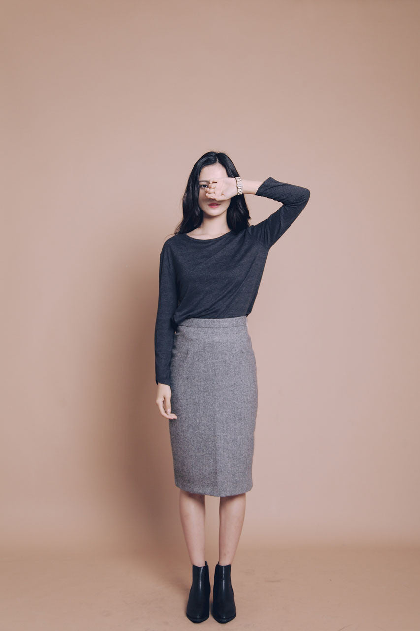 斜角袖口素面上衣