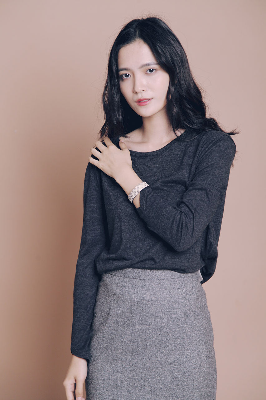 斜角袖口素面上衣