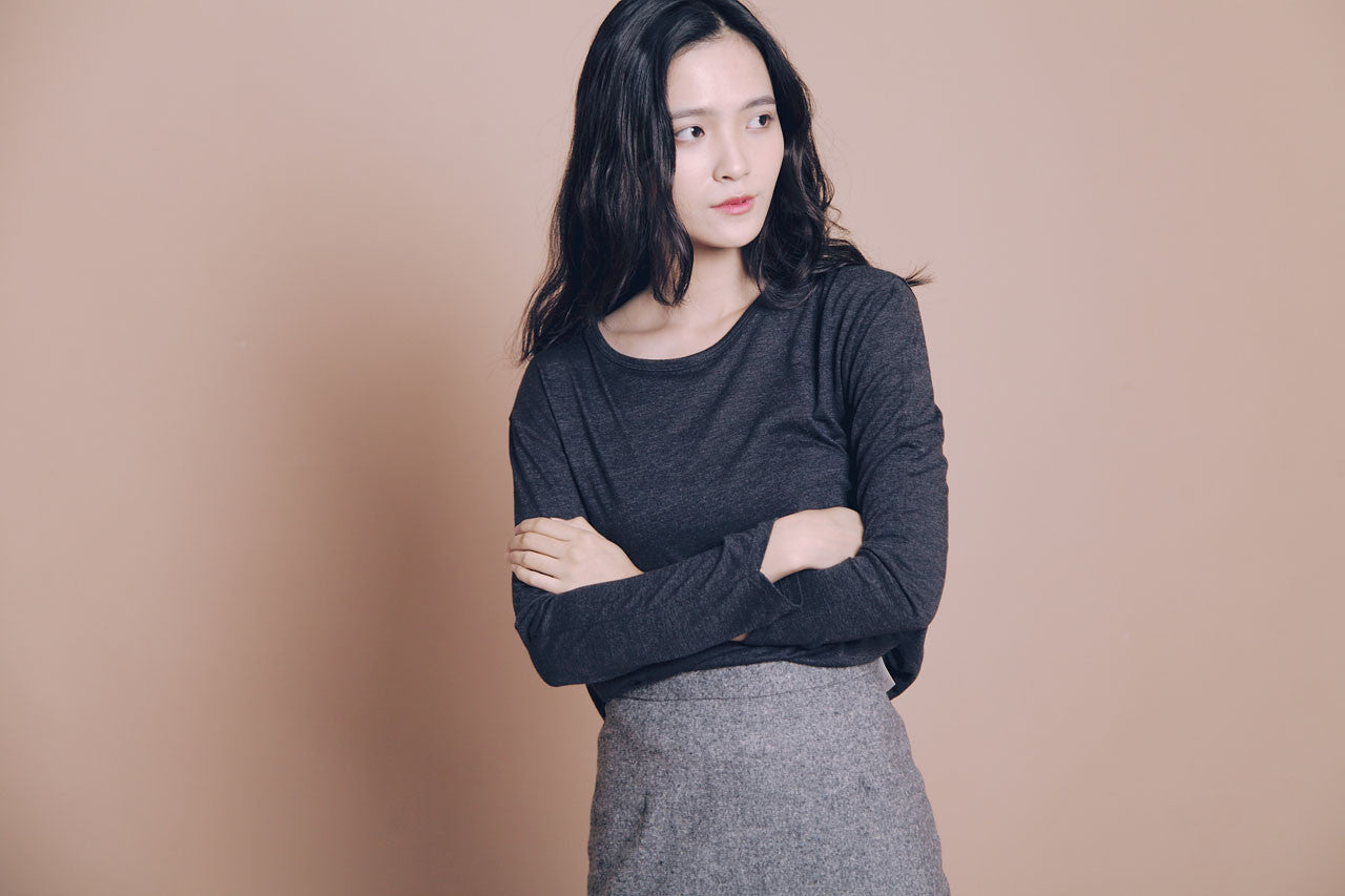 斜角袖口素面上衣