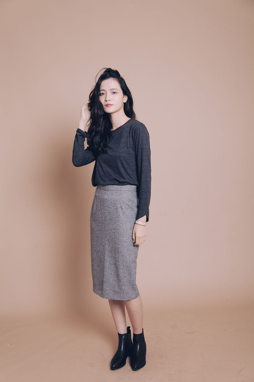 斜角袖口素面上衣