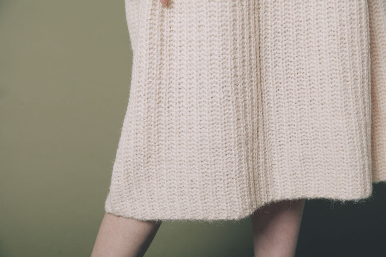 鬆軟寬袖針織連身裙